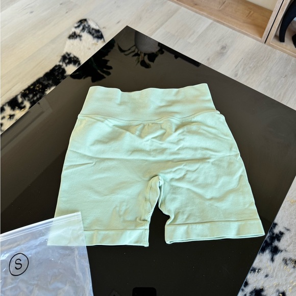 Rapidwear Perform Scrunch Bum Shorts - MINT- Small - Picture 3 of 11